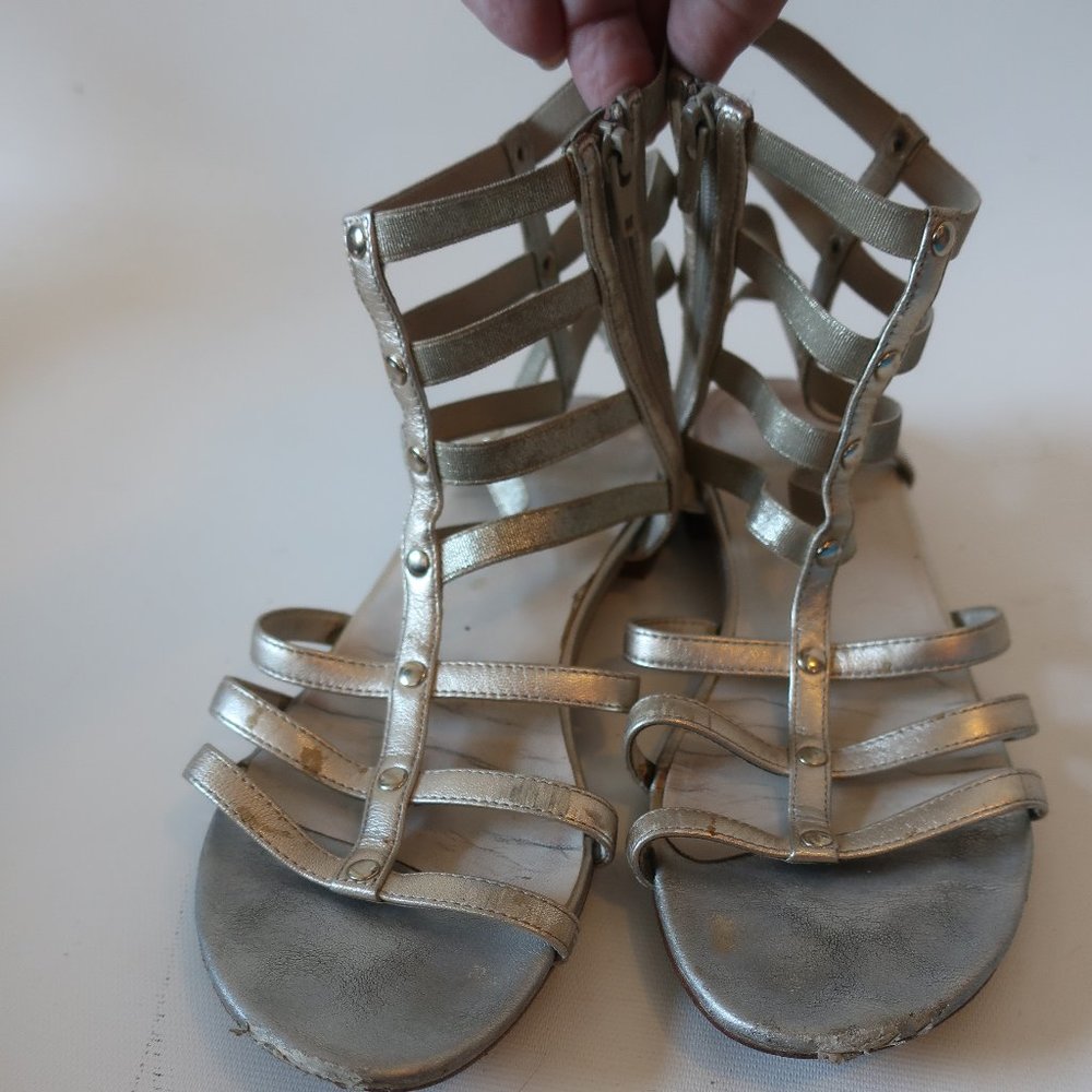 STUART WEITZMAN LIGHT GOLD LEATHER SANDAL SZ 8 *